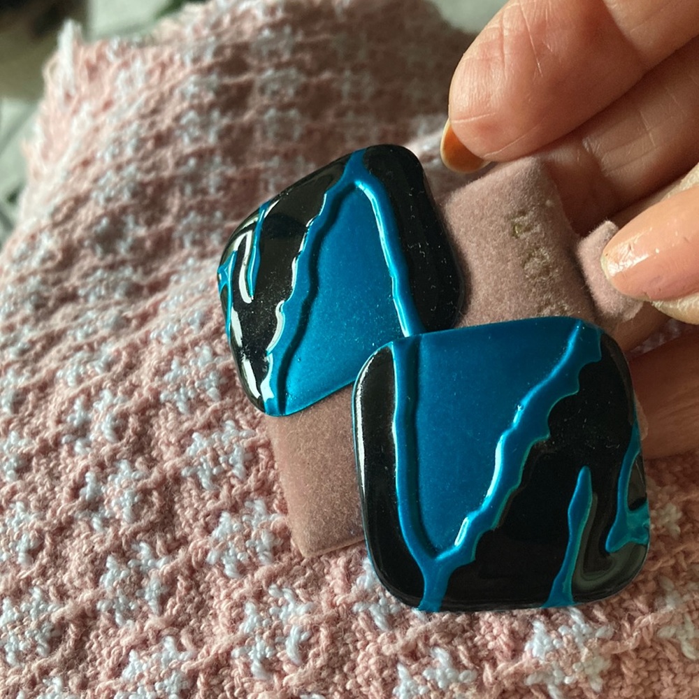 Beautiful lightweight  earrings.